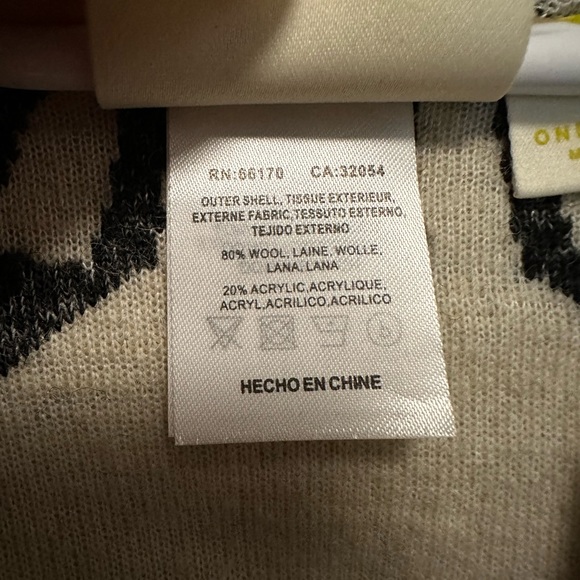 Beautiful Brand New Cape - Picture 3 of 4